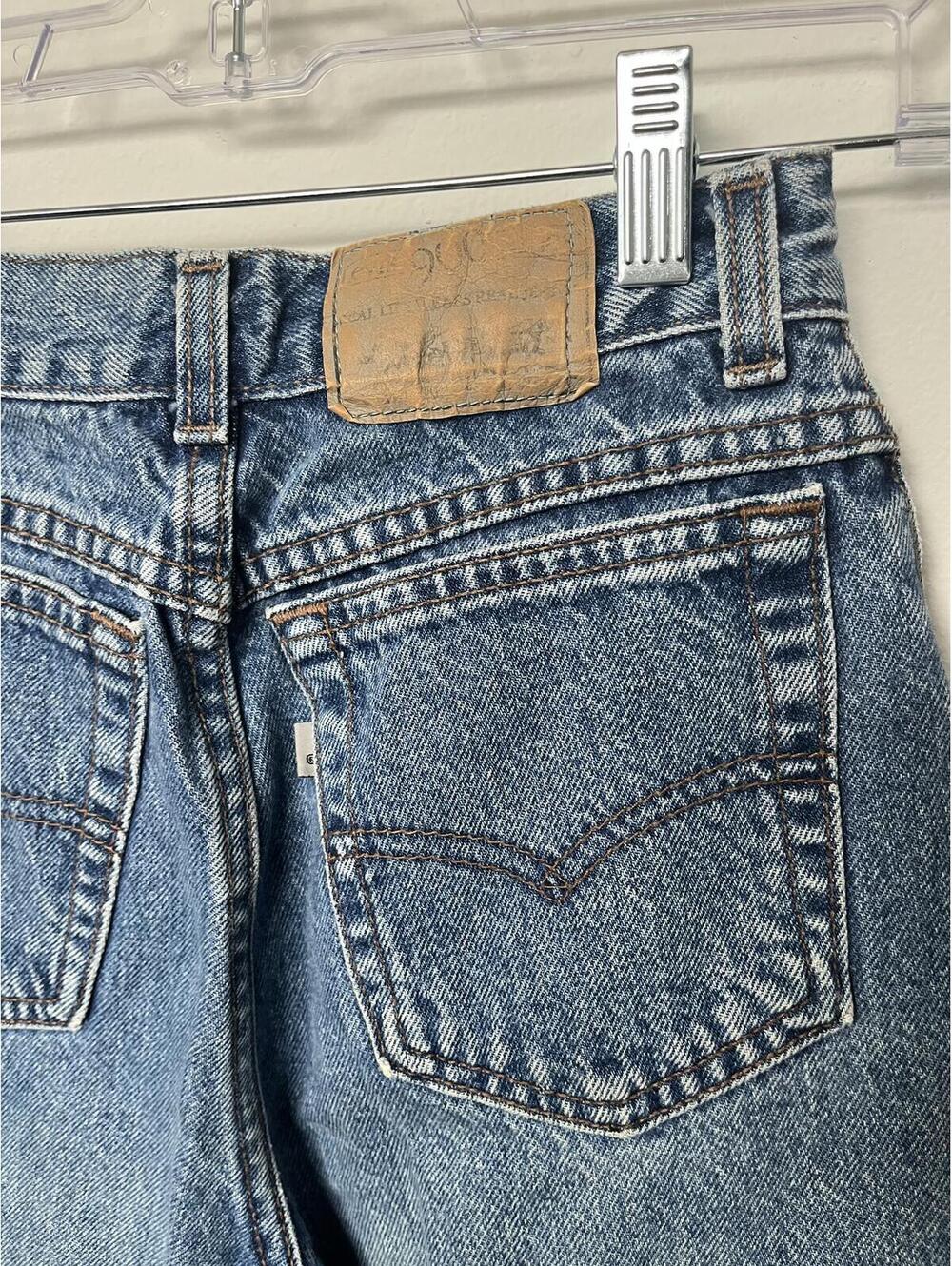 Vintage Levi's High Waist Mom Jeans Size 5 Made in USA 900 series silver tab